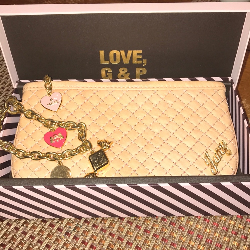Juicy couture women’s wrist clutch